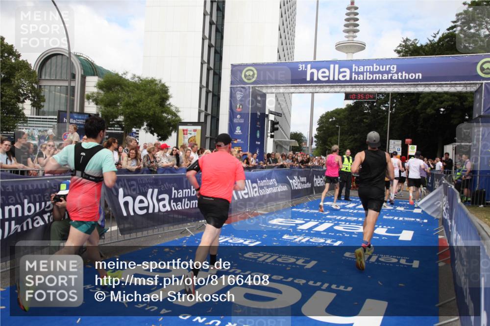 29.06.2025 - hella hamburg halbmarathon Michael Strokosch http://msf.ph/oto/8166408 29.06.2025 10:35:02 Ziel 4477, 6704, 8864, 12044, 12751, 15391, 15902, 16140, 16177, 16712, 17643, 18183, 18220 meine-sportfotos.de
