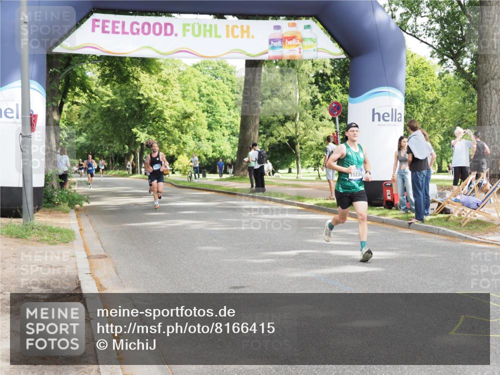 29.06.2025 - hella hamburg halbmarathon MichiJ http://msf.ph/oto/8166415 29.06.2025 10:14:10 Zwischen KM18-KM19 10234, 10780 meine-sportfotos.de