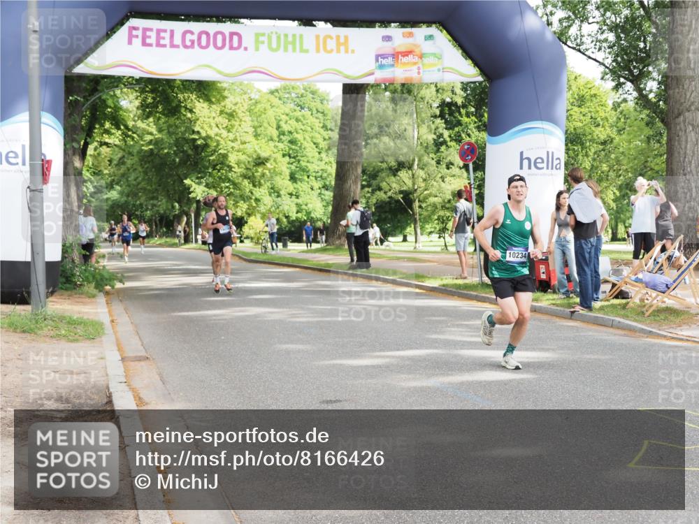 29.06.2025 - hella hamburg halbmarathon MichiJ http://msf.ph/oto/8166426 29.06.2025 10:14:10 Zwischen KM18-KM19 10234, 10780 meine-sportfotos.de