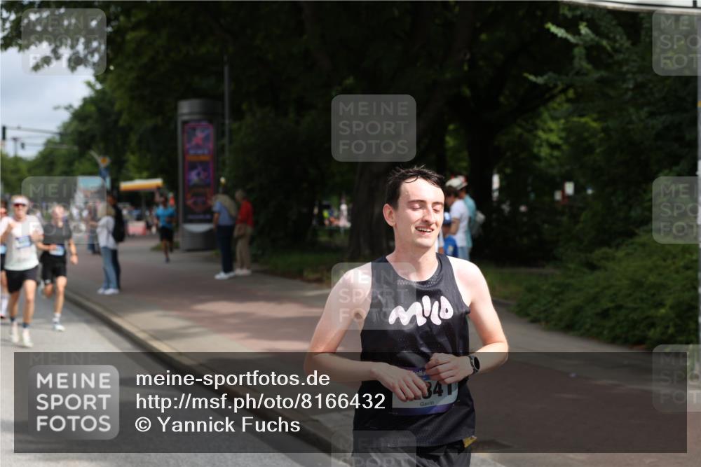 29.06.2025 - hella hamburg halbmarathon Yannick Fuchs http://msf.ph/oto/8166432 29.06.2025 10:22:43 20KM 1122, 2203, 5367, 7651, 8731, 9804, 10485, 10655, 12341, 13941, 14757, 14828, 15576, 15583, 17354, 17893, 18832, 19114 meine-sportfotos.de