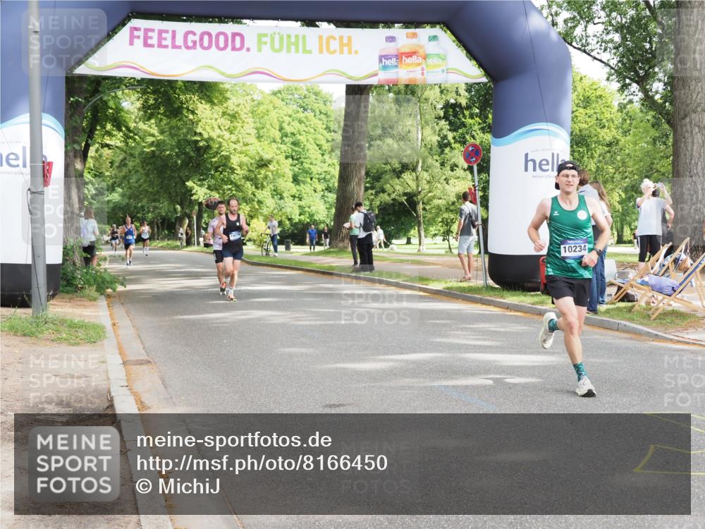 29.06.2025 - hella hamburg halbmarathon MichiJ http://msf.ph/oto/8166450 29.06.2025 10:14:11 Zwischen KM18-KM19 10234, 10780 meine-sportfotos.de