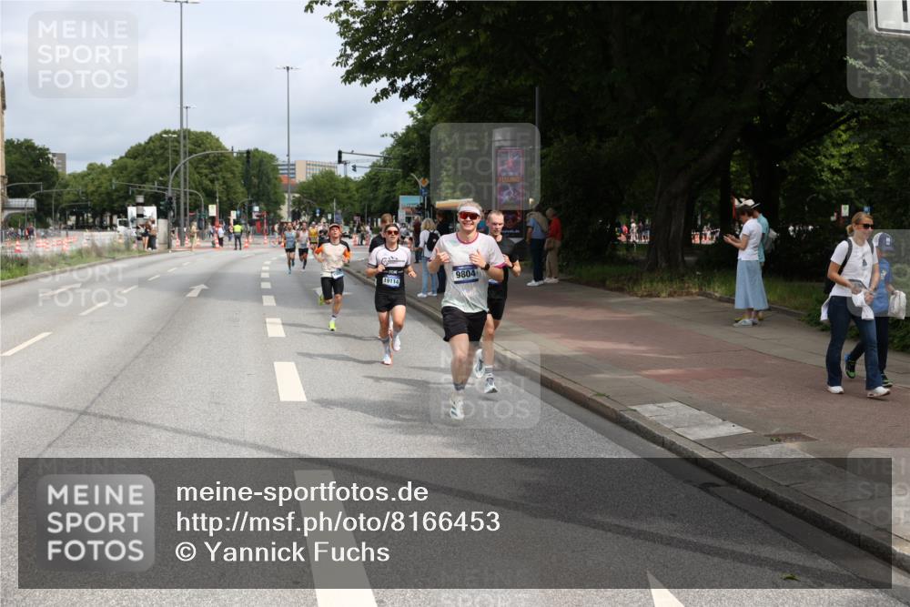 29.06.2025 - hella hamburg halbmarathon Yannick Fuchs http://msf.ph/oto/8166453 29.06.2025 10:22:44 20KM 1122, 2203, 4678, 5367, 7651, 8731, 9804, 10485, 10655, 12341, 13941, 14757, 15576, 15583, 17354, 17893, 18567, 18832, 19114 meine-sportfotos.de
