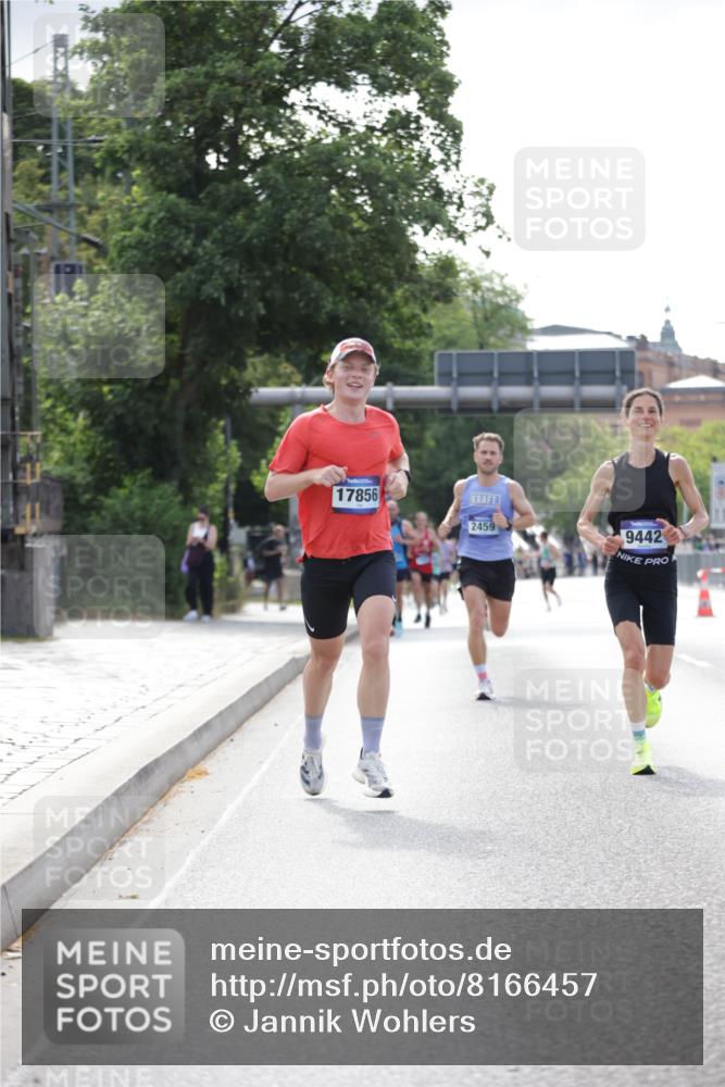 29.06.2025 - hella hamburg halbmarathon Jannik Wohlers http://msf.ph/oto/8166457 29.06.2025 09:40:59 Lombardsbrücke 2459, 7834, 7963, 9442, 10234, 11624, 17856, 17886 meine-sportfotos.de