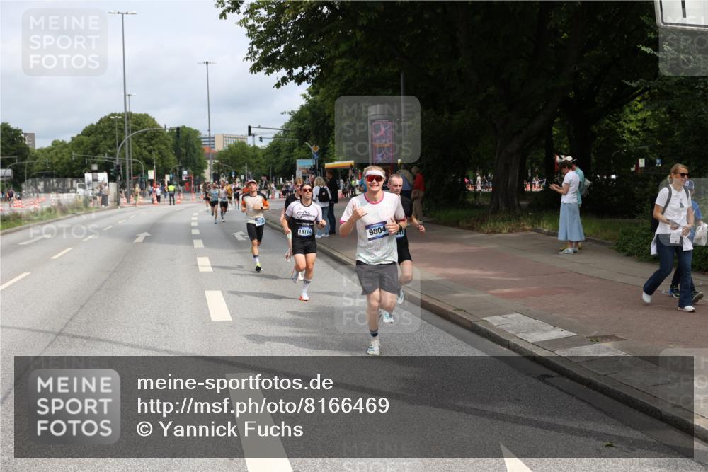 29.06.2025 - hella hamburg halbmarathon Yannick Fuchs http://msf.ph/oto/8166469 29.06.2025 10:22:45 20KM 1122, 2203, 4678, 5367, 7651, 8731, 9804, 10485, 10655, 12341, 13941, 14757, 15576, 15583, 17354, 17893, 18567, 18832, 19114 meine-sportfotos.de