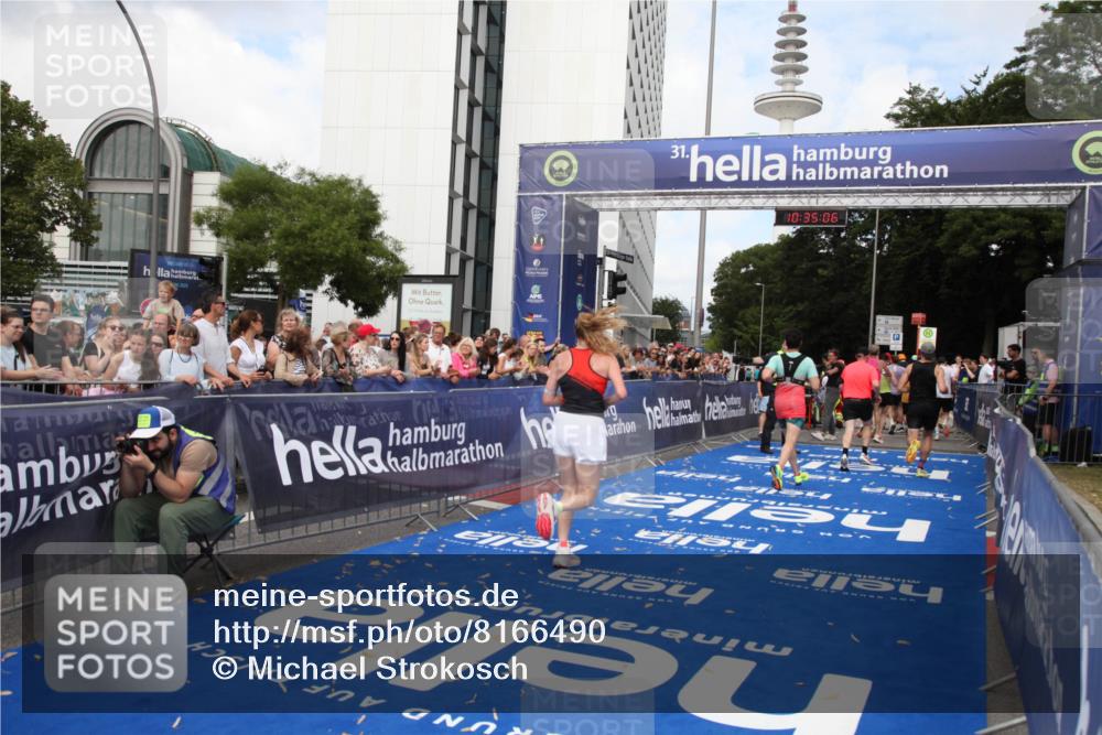 29.06.2025 - hella hamburg halbmarathon Michael Strokosch http://msf.ph/oto/8166490 29.06.2025 10:35:05 Ziel 7972, 8864, 8901, 12044, 15391, 15902, 16140, 16177, 16963, 17643, 18220 meine-sportfotos.de