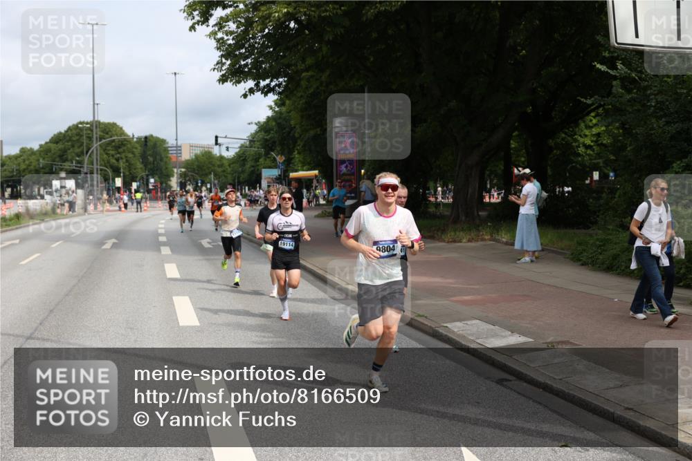 29.06.2025 - hella hamburg halbmarathon Yannick Fuchs http://msf.ph/oto/8166509 29.06.2025 10:22:45 20KM 1122, 2203, 4678, 5367, 7651, 8731, 9804, 10485, 10655, 12341, 13941, 14757, 15576, 15583, 17354, 17893, 18567, 18832, 19114 meine-sportfotos.de