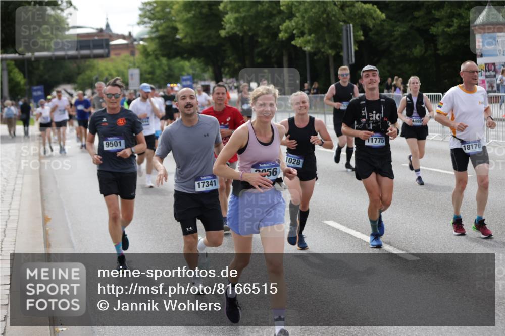 29.06.2025 - hella hamburg halbmarathon Jannik Wohlers http://msf.ph/oto/8166515 29.06.2025 10:20:48 Lombardsbrücke 1028, 1266, 1658, 2383, 2635, 2956, 2986, 3122, 3161, 3453, 3813, 5061, 5395, 5493, 5767, 6275, 6308, 6844, 7228, 7522, 7553, 7608, 8726, 8844, 9108, 9501, 10585, 10602, 11117, 11610, 11698, 11775, 12175, 12395, 12561, 12694, 13057, 13448, 13508, 14499, 14519, 14809, 14819, 15020, 15387, 15470, 15736, 15752, 15767, 16256, 16586, 16600, 16896, 17035, 17341, 17367, 17961, 18170, 18305, 18784, 18809 meine-sportfotos.de