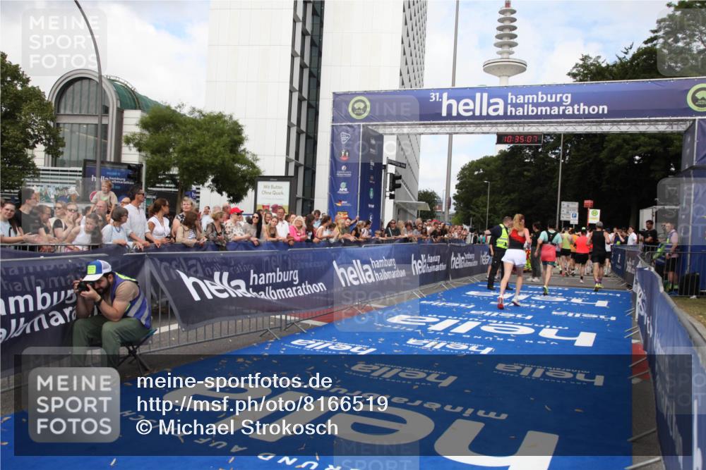 29.06.2025 - hella hamburg halbmarathon Michael Strokosch http://msf.ph/oto/8166519 29.06.2025 10:35:06 Ziel 7972, 8901, 12044, 14069, 15391, 15902, 16177, 16963, 16964 meine-sportfotos.de