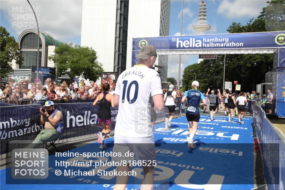 29.06.2025 - hella hamburg halbmarathon Michael Strokosch http://msf.ph/oto/8166525 29.06.2025 11:41:03 Ziel 1985, 2352, 2776, 4968, 5702, 6417, 7045, 7544, 8369, 9237, 11053, 11659, 12532, 13471, 13776, 14402, 15792, 16181, 16346, 17044, 18386, 18896 meine-sportfotos.de