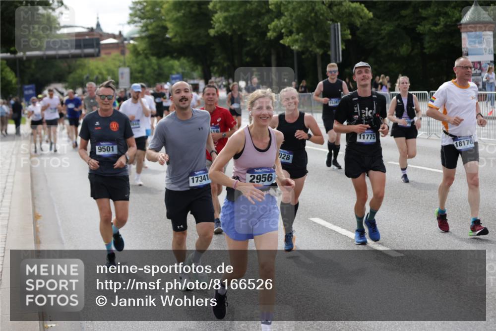 29.06.2025 - hella hamburg halbmarathon Jannik Wohlers http://msf.ph/oto/8166526 29.06.2025 10:20:48 Lombardsbrücke 1028, 1266, 1658, 2383, 2635, 2956, 2986, 3122, 3161, 3453, 3813, 5061, 5395, 5493, 5767, 6275, 6308, 6844, 7228, 7522, 7553, 7608, 8726, 8844, 9108, 9501, 10585, 10602, 11117, 11610, 11698, 11775, 12175, 12395, 12561, 12694, 13057, 13448, 13508, 14499, 14519, 14809, 14819, 15020, 15387, 15470, 15736, 15752, 15767, 16256, 16586, 16600, 16896, 17035, 17341, 17367, 17961, 18170, 18305, 18784, 18809 meine-sportfotos.de