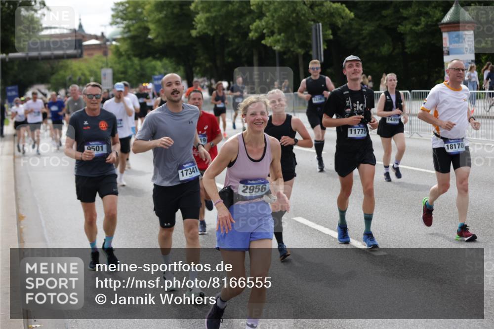 29.06.2025 - hella hamburg halbmarathon Jannik Wohlers http://msf.ph/oto/8166555 29.06.2025 10:20:48 Lombardsbrücke 1028, 1266, 1658, 2383, 2635, 2956, 2986, 3122, 3161, 3453, 3813, 5061, 5395, 5493, 5767, 6275, 6308, 6844, 7228, 7522, 7553, 7608, 8726, 8844, 9108, 9501, 10585, 10602, 11117, 11610, 11698, 11775, 12175, 12395, 12561, 12694, 13057, 13448, 13508, 14499, 14519, 14809, 14819, 15020, 15387, 15470, 15736, 15752, 15767, 16256, 16586, 16600, 16896, 17035, 17341, 17367, 17961, 18170, 18305, 18784, 18809 meine-sportfotos.de
