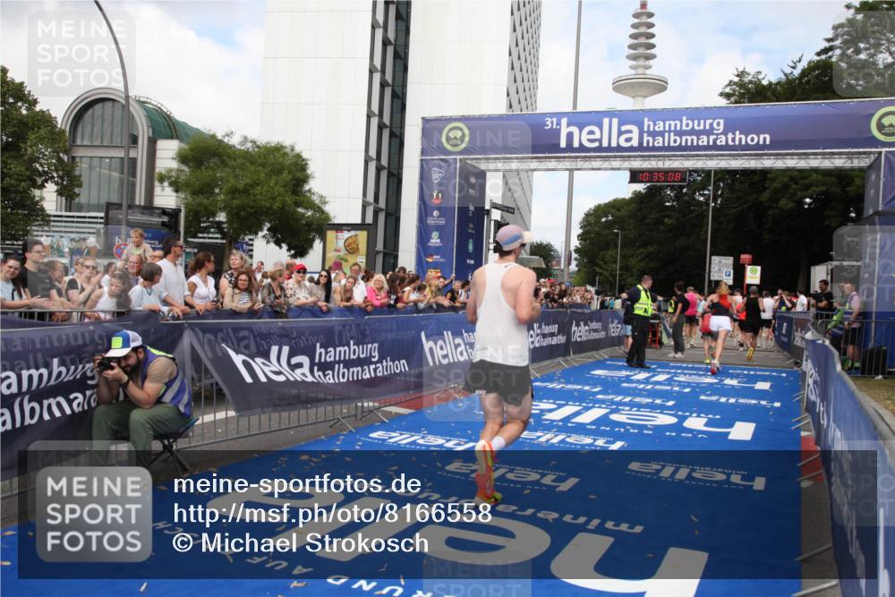 29.06.2025 - hella hamburg halbmarathon Michael Strokosch http://msf.ph/oto/8166558 29.06.2025 10:35:07 Ziel 7972, 8901, 11559, 12044, 14069, 15391, 15902, 16177, 16963, 16964 meine-sportfotos.de