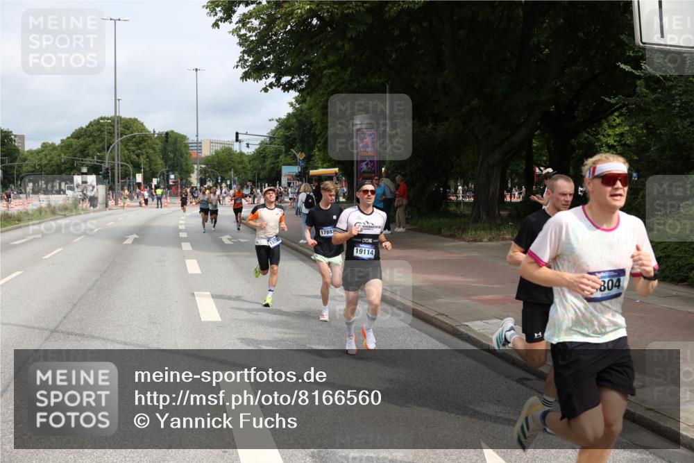 29.06.2025 - hella hamburg halbmarathon Yannick Fuchs http://msf.ph/oto/8166560 29.06.2025 10:22:46 20KM 1122, 2203, 4678, 5367, 7651, 8731, 9804, 10485, 10655, 12341, 13941, 14757, 15576, 15583, 17354, 17893, 18567, 18832, 19114 meine-sportfotos.de