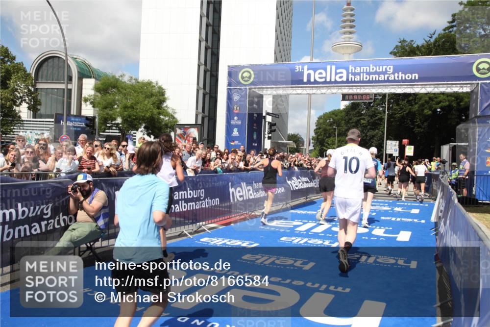 29.06.2025 - hella hamburg halbmarathon Michael Strokosch http://msf.ph/oto/8166584 29.06.2025 11:41:04 Ziel 1985, 2776, 4968, 5702, 6417, 7045, 7544, 8369, 9237, 11053, 11659, 12532, 13471, 13776, 15792, 16181, 16346, 17044, 17370, 18386, 18896 meine-sportfotos.de