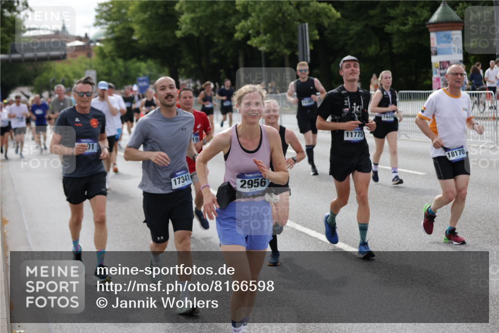 29.06.2025 - hella hamburg halbmarathon Jannik Wohlers http://msf.ph/oto/8166598 29.06.2025 10:20:48 Lombardsbrücke 1028, 1266, 1658, 2383, 2635, 2956, 2986, 3122, 3161, 3453, 3813, 5061, 5395, 5493, 5767, 6275, 6308, 6844, 7228, 7522, 7553, 7608, 8726, 8844, 9108, 9501, 10585, 10602, 11117, 11610, 11698, 11775, 12175, 12395, 12561, 12694, 13057, 13448, 13508, 14499, 14519, 14809, 14819, 15020, 15387, 15470, 15736, 15752, 15767, 16256, 16586, 16600, 16896, 17035, 17341, 17367, 17961, 18170, 18305, 18784, 18809 meine-sportfotos.de