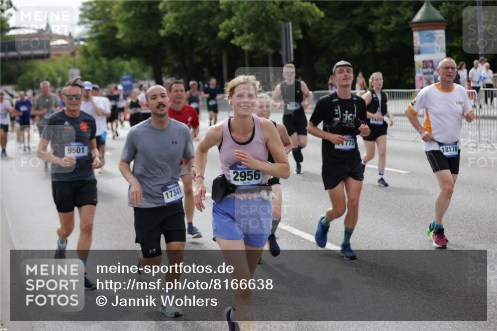29.06.2025 - hella hamburg halbmarathon Jannik Wohlers http://msf.ph/oto/8166638 29.06.2025 10:20:48 Lombardsbrücke 1028, 1266, 1658, 2383, 2635, 2956, 2986, 3122, 3161, 3453, 3813, 5061, 5395, 5493, 5767, 6275, 6308, 6844, 7228, 7522, 7553, 7608, 8726, 8844, 9108, 9501, 10585, 10602, 11117, 11610, 11698, 11775, 12175, 12395, 12561, 12694, 13057, 13448, 13508, 14499, 14519, 14809, 14819, 15020, 15387, 15470, 15736, 15752, 15767, 16256, 16586, 16600, 16896, 17035, 17341, 17367, 17961, 18170, 18305, 18784, 18809 meine-sportfotos.de