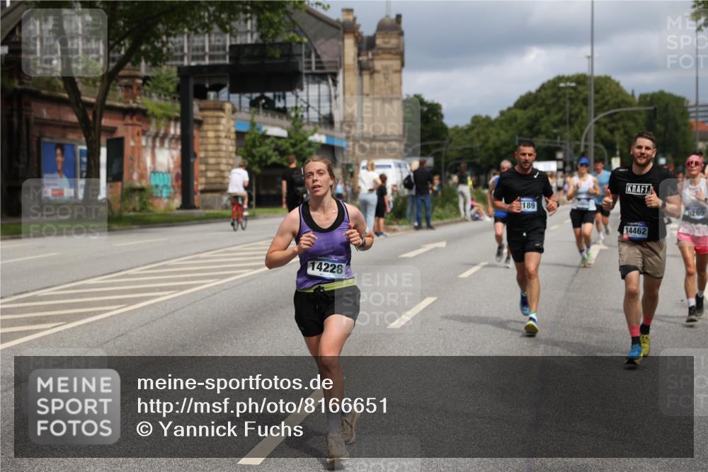 29.06.2025 - hella hamburg halbmarathon Yannick Fuchs http://msf.ph/oto/8166651 29.06.2025 10:40:32 20KM 1139, 1569, 1600, 1759, 1920, 2048, 2189, 2842, 3087, 4345, 4949, 6388, 6460, 6532, 6691, 6700, 7335, 7961, 8269, 8577, 8668, 11094, 11125, 11491, 11773, 11936, 12171, 12579, 13630, 13782, 14062, 14200, 14228, 14262, 14462, 14722, 14804, 15133, 15741, 16127, 16286, 17190, 17332, 17492, 17892, 19128 meine-sportfotos.de