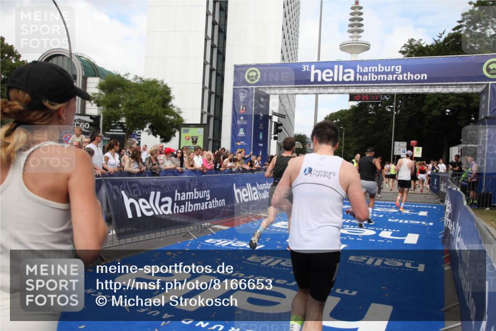 29.06.2025 - hella hamburg halbmarathon Michael Strokosch http://msf.ph/oto/8166653 29.06.2025 10:35:10 Ziel 7628, 7972, 8901, 11559, 14069, 16963, 16964, 17022 meine-sportfotos.de