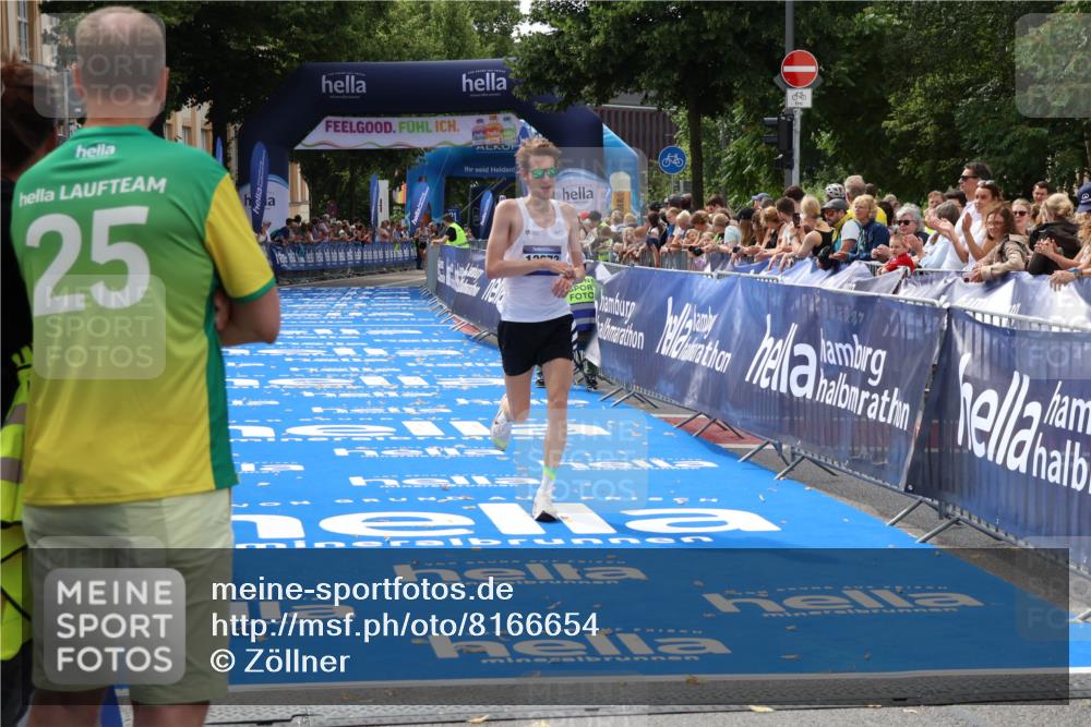 29.06.2025 - hella hamburg halbmarathon Zöllner http://msf.ph/oto/8166654 29.06.2025 10:15:37 Ziel 12673 meine-sportfotos.de