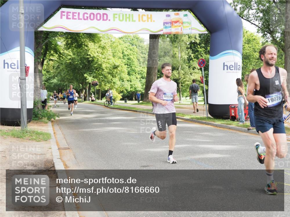 29.06.2025 - hella hamburg halbmarathon MichiJ http://msf.ph/oto/8166660 29.06.2025 10:14:14 Zwischen KM18-KM19 10234, 11194, 19078 meine-sportfotos.de