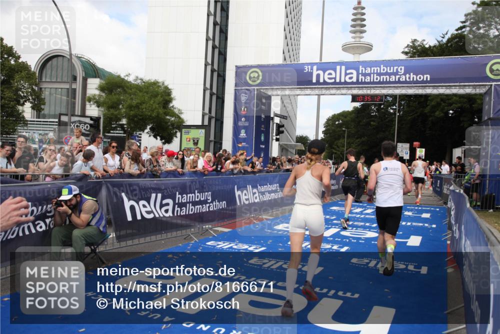 29.06.2025 - hella hamburg halbmarathon Michael Strokosch http://msf.ph/oto/8166671 29.06.2025 10:35:10 Ziel 7628, 7972, 8901, 11559, 14069, 16963, 16964, 17022 meine-sportfotos.de