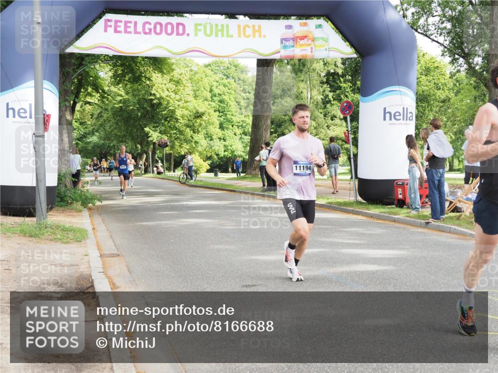 29.06.2025 - hella hamburg halbmarathon MichiJ http://msf.ph/oto/8166688 29.06.2025 10:14:14 Zwischen KM18-KM19 10234, 11194, 19078 meine-sportfotos.de