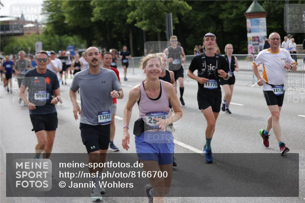 29.06.2025 - hella hamburg halbmarathon Jannik Wohlers http://msf.ph/oto/8166700 29.06.2025 10:20:48 Lombardsbrücke 1028, 1266, 1658, 2383, 2635, 2956, 2986, 3122, 3161, 3453, 3813, 5061, 5395, 5493, 5767, 6275, 6308, 6844, 7228, 7522, 7553, 7608, 8726, 8844, 9108, 9501, 10585, 10602, 11117, 11610, 11698, 11775, 12175, 12395, 12561, 12694, 13057, 13448, 13508, 14499, 14519, 14809, 14819, 15020, 15387, 15470, 15736, 15752, 15767, 16256, 16586, 16600, 16896, 17035, 17341, 17367, 17961, 18170, 18305, 18784, 18809 meine-sportfotos.de