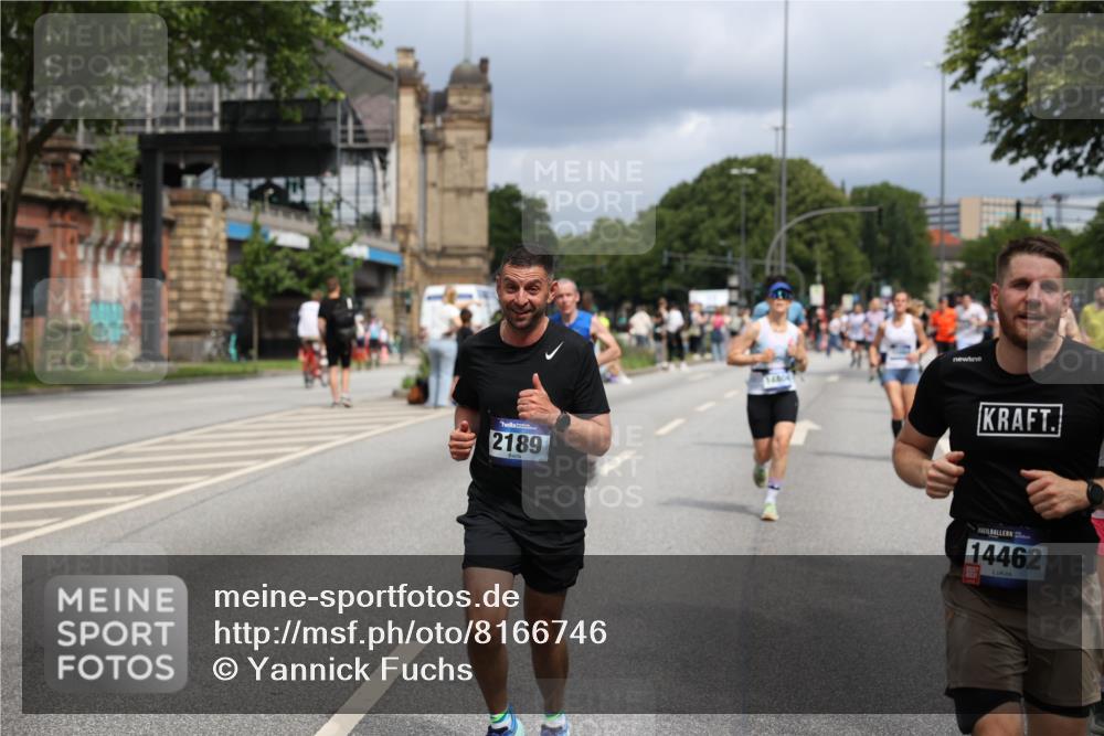 29.06.2025 - hella hamburg halbmarathon Yannick Fuchs http://msf.ph/oto/8166746 29.06.2025 10:40:33 20KM 1139, 1600, 1759, 1920, 2048, 2189, 2842, 3087, 4237, 4345, 4949, 6388, 6460, 6532, 6691, 6700, 7335, 7961, 8269, 8577, 8668, 11094, 11125, 11491, 11773, 11936, 12171, 12269, 12579, 13630, 13782, 14062, 14200, 14228, 14262, 14462, 14722, 14804, 15133, 15206, 15741, 15900, 16127, 16286, 17008, 17190, 17332, 17492, 17892, 19128 meine-sportfotos.de