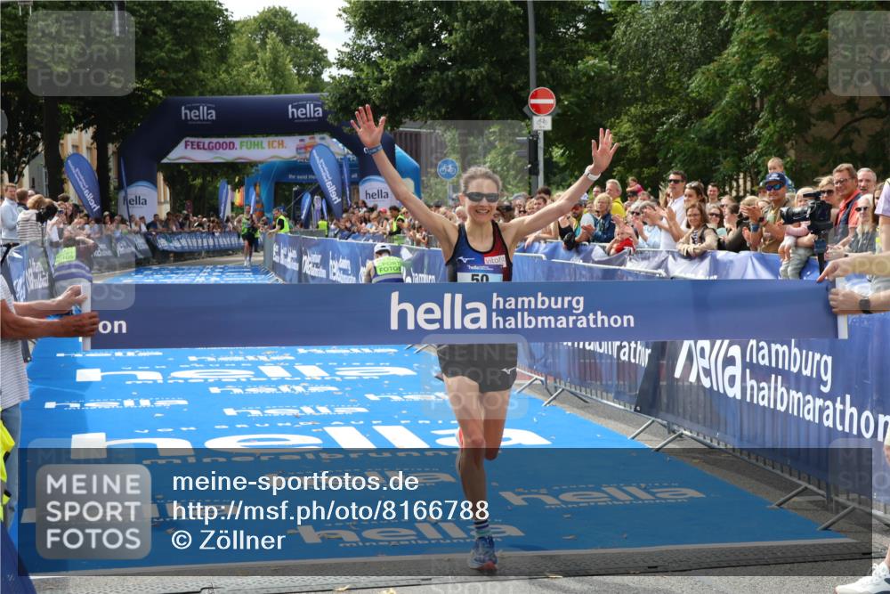 29.06.2025 - hella hamburg halbmarathon Zöllner http://msf.ph/oto/8166788 29.06.2025 10:16:16 Ziel 50 meine-sportfotos.de