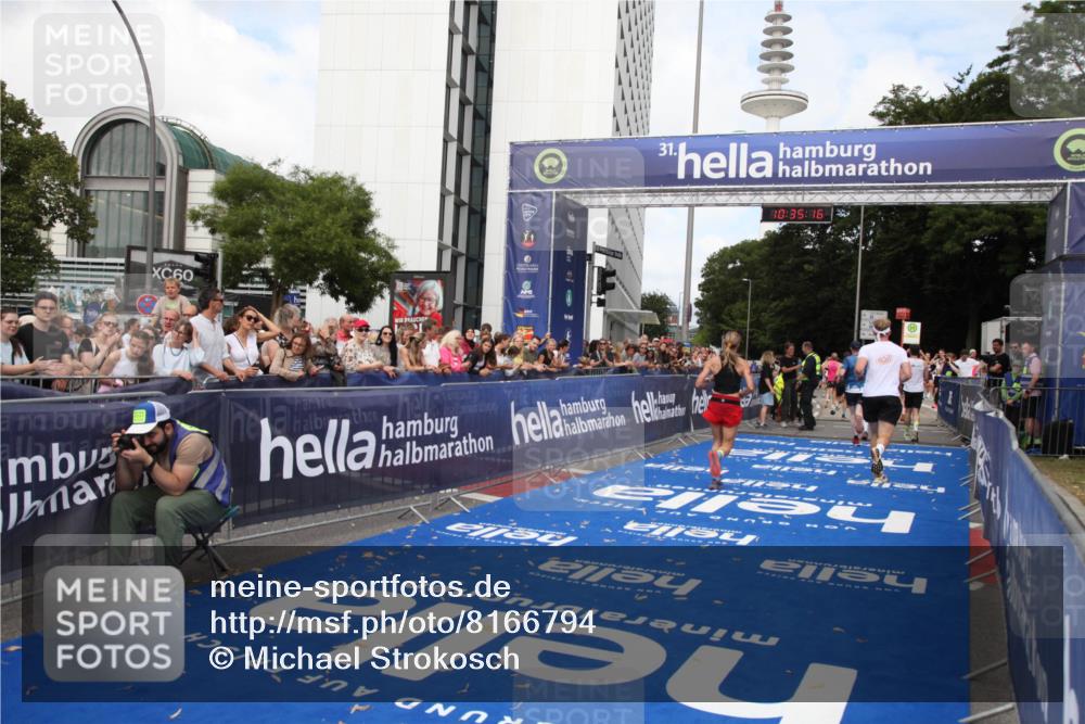 29.06.2025 - hella hamburg halbmarathon Michael Strokosch http://msf.ph/oto/8166794 29.06.2025 10:35:15 Ziel 4740, 7628, 11559, 12514, 14069, 15415, 16964, 17022 meine-sportfotos.de
