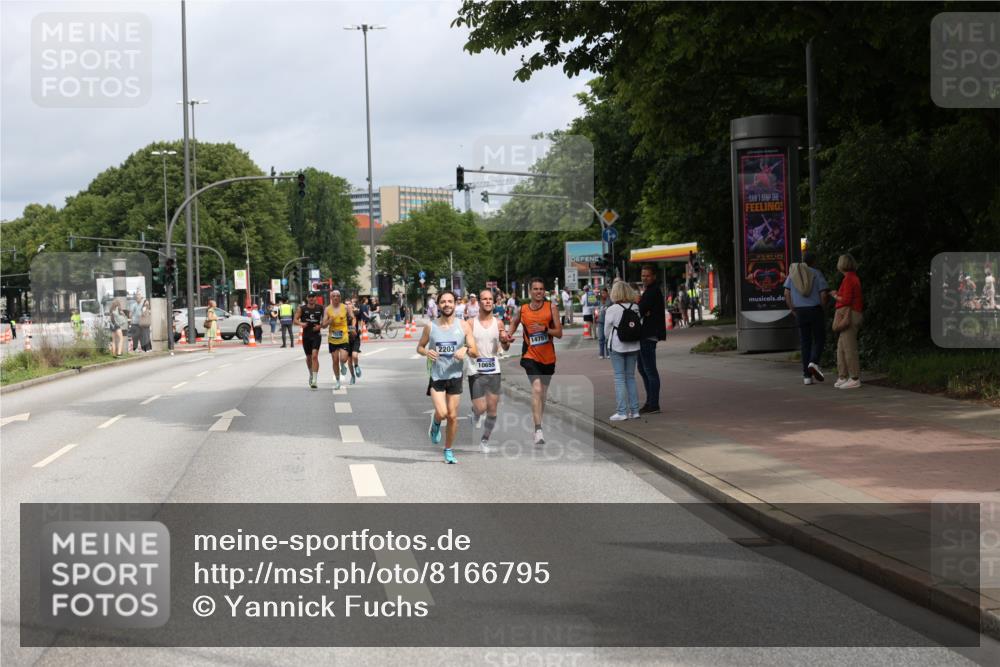 29.06.2025 - hella hamburg halbmarathon Yannick Fuchs http://msf.ph/oto/8166795 29.06.2025 10:22:49 20KM 1122, 2203, 4678, 5367, 7651, 8731, 9804, 10485, 10655, 12341, 13941, 14757, 15576, 15583, 16377, 17354, 17893, 18567, 18832, 19114 meine-sportfotos.de