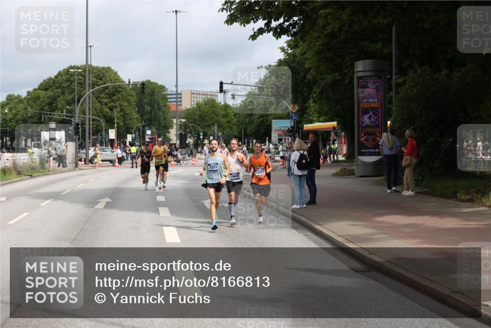 29.06.2025 - hella hamburg halbmarathon Yannick Fuchs http://msf.ph/oto/8166813 29.06.2025 10:22:49 20KM 1122, 2203, 4678, 5367, 7651, 8731, 9804, 10485, 10655, 12341, 13941, 14757, 15576, 15583, 16377, 17354, 17893, 18567, 18832, 19114 meine-sportfotos.de