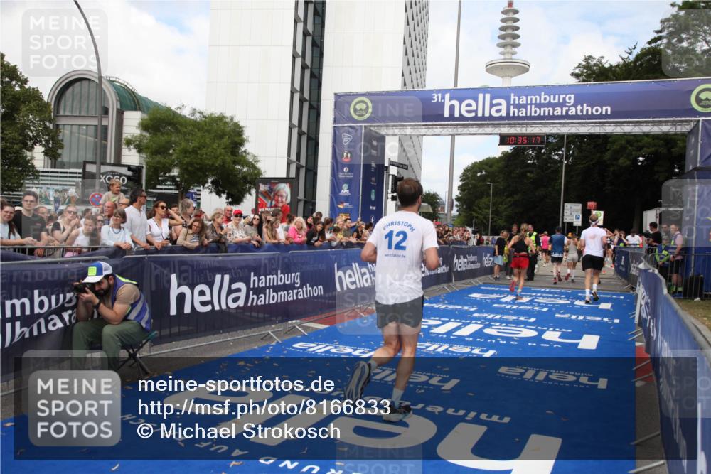 29.06.2025 - hella hamburg halbmarathon Michael Strokosch http://msf.ph/oto/8166833 29.06.2025 10:35:16 Ziel 4740, 7628, 7867, 11559, 12514, 15415, 17022 meine-sportfotos.de