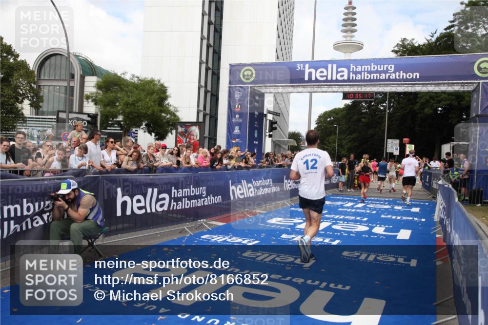 29.06.2025 - hella hamburg halbmarathon Michael Strokosch http://msf.ph/oto/8166852 29.06.2025 10:35:16 Ziel 4740, 7628, 7867, 11559, 12514, 15415, 17022 meine-sportfotos.de