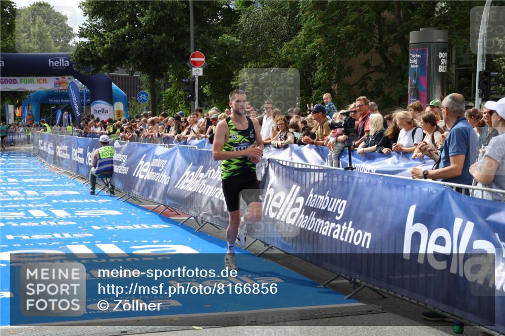 29.06.2025 - hella hamburg halbmarathon Zöllner http://msf.ph/oto/8166856 29.06.2025 10:16:25 Ziel 11409 meine-sportfotos.de