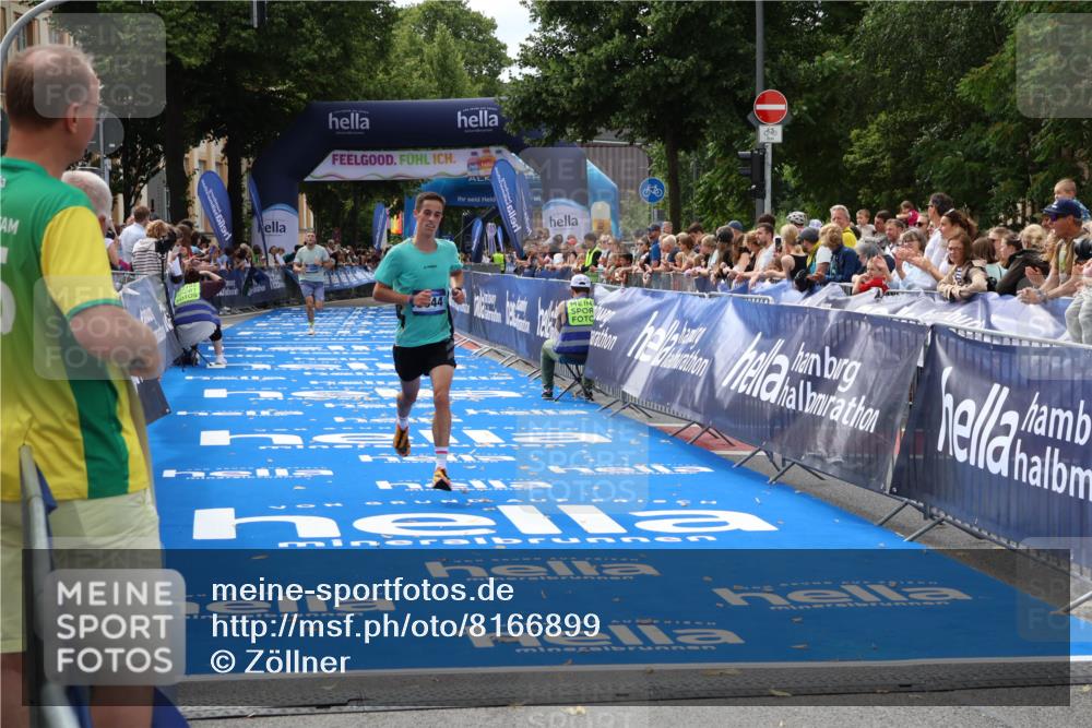 29.06.2025 - hella hamburg halbmarathon Zöllner http://msf.ph/oto/8166899 29.06.2025 10:16:37 Ziel 3944, 11864 meine-sportfotos.de