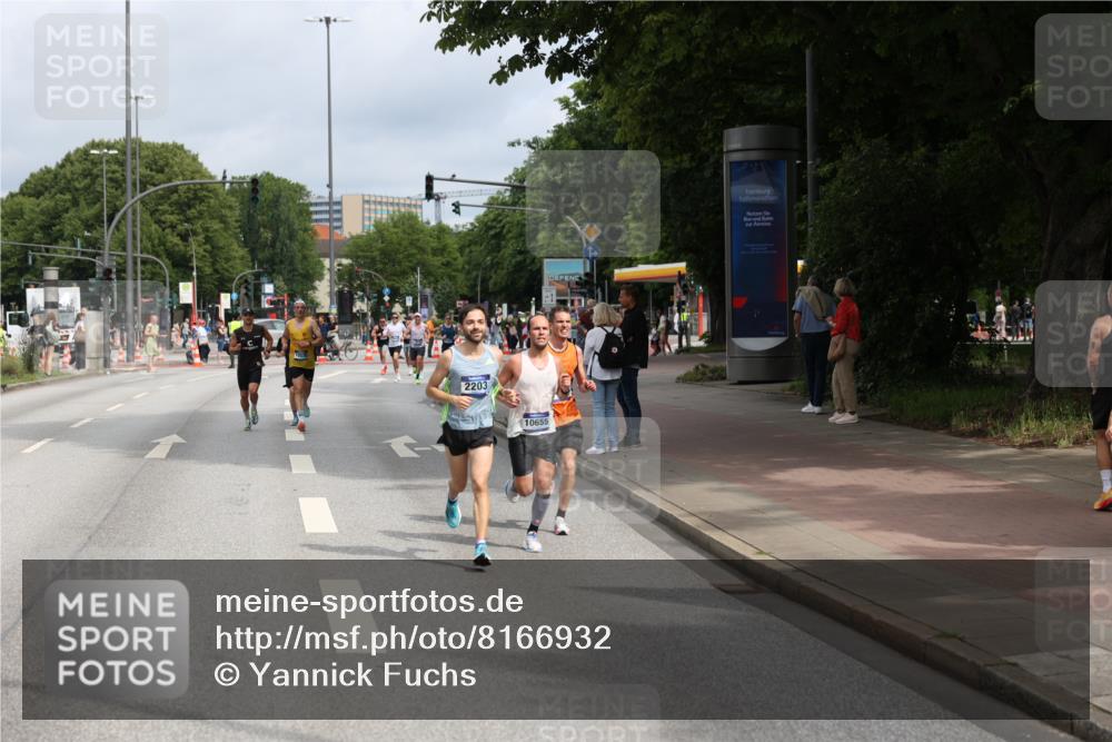 29.06.2025 - hella hamburg halbmarathon Yannick Fuchs http://msf.ph/oto/8166932 29.06.2025 10:22:50 20KM 1122, 2203, 4678, 5367, 7651, 8731, 9804, 10485, 10655, 12341, 13941, 14757, 15576, 15583, 16377, 17354, 17893, 18567, 18832, 19114 meine-sportfotos.de