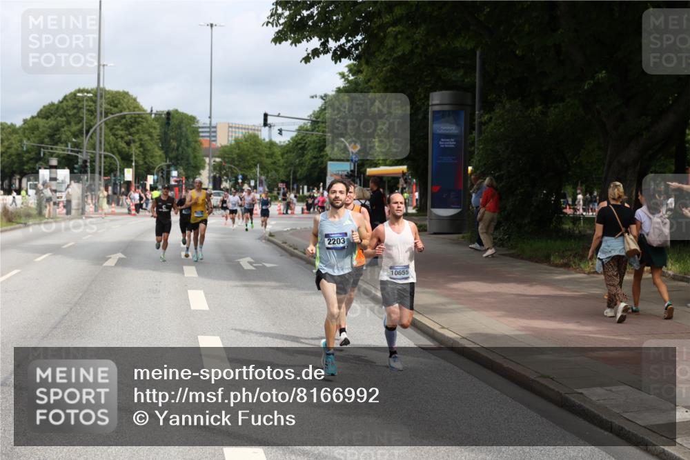 29.06.2025 - hella hamburg halbmarathon Yannick Fuchs http://msf.ph/oto/8166992 29.06.2025 10:22:51 20KM 1122, 2203, 4678, 5367, 7651, 8731, 9804, 10485, 10655, 12341, 13941, 14757, 15576, 15583, 16377, 17354, 17893, 18567, 18832, 19114 meine-sportfotos.de