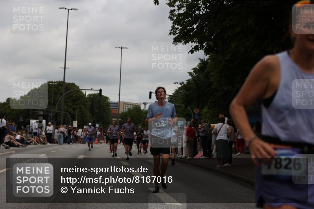 29.06.2025 - hella hamburg halbmarathon Yannick Fuchs http://msf.ph/oto/8167016 29.06.2025 11:00:11 20KM 1034, 1526, 1559, 2936, 3039, 3199, 4187, 4532, 4613, 5150, 6322, 6462, 6572, 6585, 6706, 7210, 7211, 7826, 7935, 9405, 10042, 10074, 10736, 10886, 11887, 12255, 12371, 14306, 14607, 15963, 16166, 16233, 16237, 17321, 17638, 17707, 17866, 18199, 18525, 18726, 18827, 19173 meine-sportfotos.de