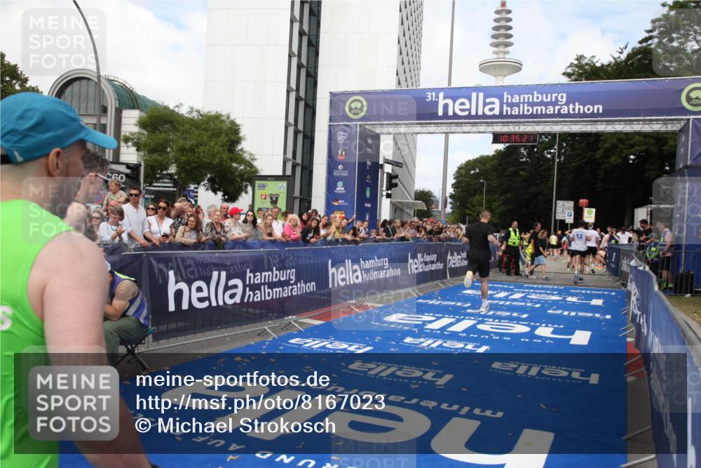 29.06.2025 - hella hamburg halbmarathon Michael Strokosch http://msf.ph/oto/8167023 29.06.2025 10:35:20 Ziel 4740, 7867, 12514, 13798, 14789, 15415, 15773 meine-sportfotos.de