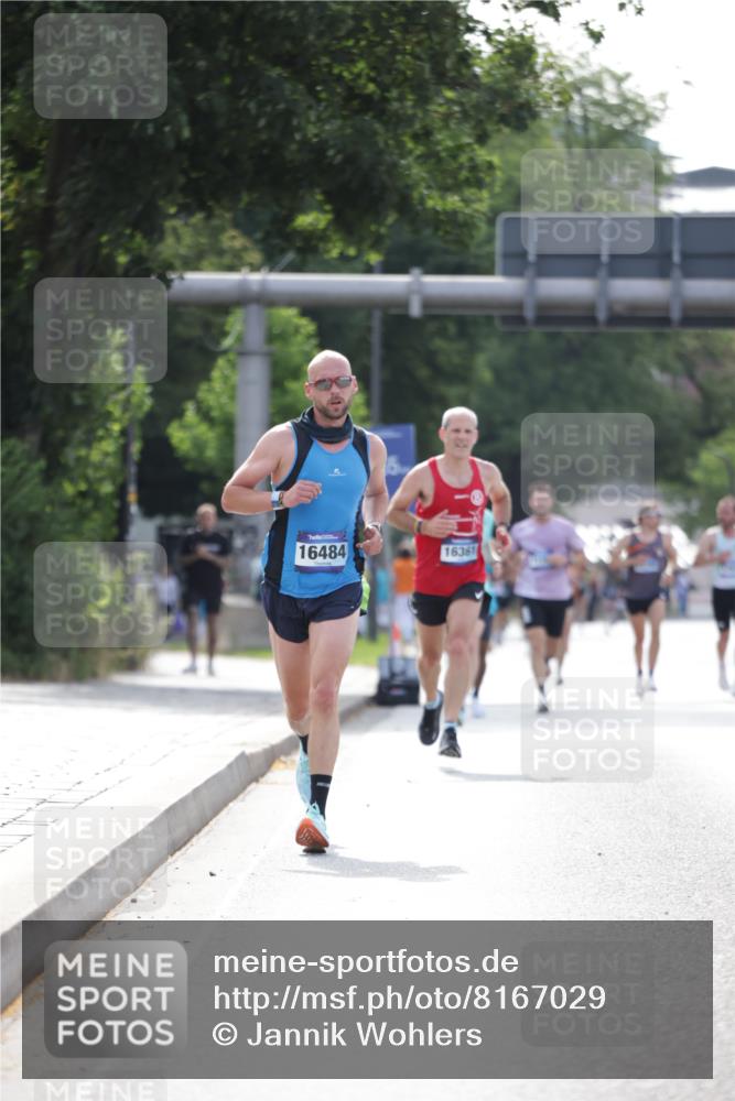 29.06.2025 - hella hamburg halbmarathon Jannik Wohlers http://msf.ph/oto/8167029 29.06.2025 09:41:05 Lombardsbrücke 2459, 9442, 10234, 11624, 16484, 17856, 17886 meine-sportfotos.de
