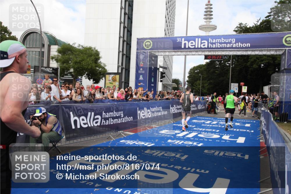 29.06.2025 - hella hamburg halbmarathon Michael Strokosch http://msf.ph/oto/8167074 29.06.2025 10:35:22 Ziel 4944, 7867, 10877, 11898, 12514, 13798, 14789, 15415, 15701, 15773 meine-sportfotos.de