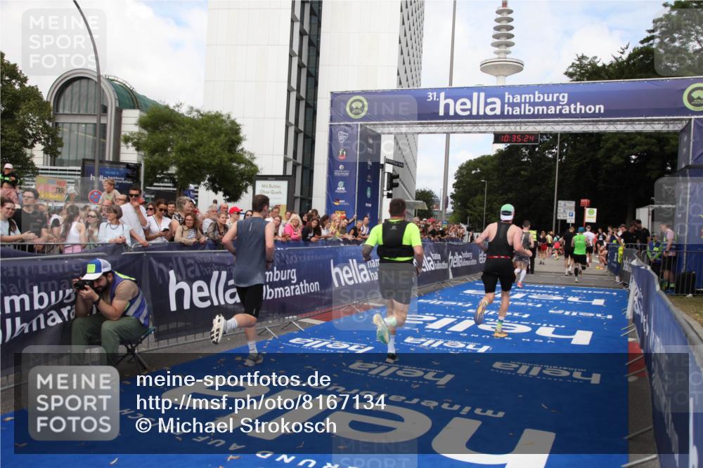 29.06.2025 - hella hamburg halbmarathon Michael Strokosch http://msf.ph/oto/8167134 29.06.2025 10:35:23 Ziel 4944, 7867, 10877, 11898, 12514, 13798, 14789, 15701, 15773 meine-sportfotos.de