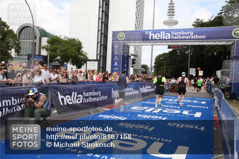 29.06.2025 - hella hamburg halbmarathon Michael Strokosch http://msf.ph/oto/8167158 29.06.2025 10:35:24 Ziel 4944, 7867, 10877, 11898, 12514, 13798, 14789, 15390, 15701, 15773, 15931 meine-sportfotos.de