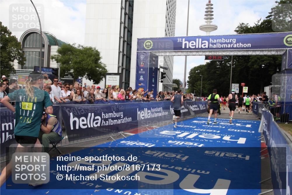 29.06.2025 - hella hamburg halbmarathon Michael Strokosch http://msf.ph/oto/8167173 29.06.2025 10:35:25 Ziel 4944, 7867, 10877, 11898, 13798, 14789, 15390, 15701, 15773, 15931 meine-sportfotos.de