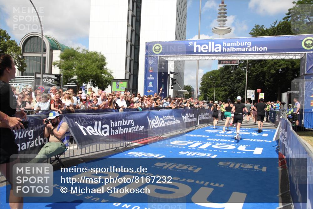29.06.2025 - hella hamburg halbmarathon Michael Strokosch http://msf.ph/oto/8167232 29.06.2025 11:41:20 Ziel 2302, 3165, 4311, 4964, 10818, 11651, 11876, 14098, 15190, 15568, 15707, 17423, 17807 meine-sportfotos.de