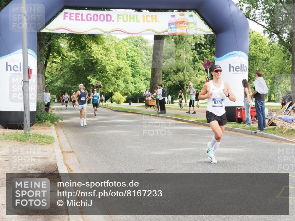 29.06.2025 - hella hamburg halbmarathon MichiJ http://msf.ph/oto/8167233 29.06.2025 10:14:21 Zwischen KM18-KM19 5301, 9385, 11194, 19078 meine-sportfotos.de