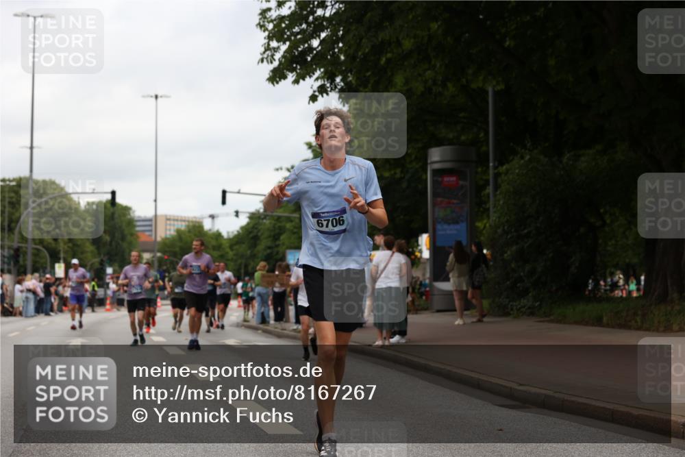 29.06.2025 - hella hamburg halbmarathon Yannick Fuchs http://msf.ph/oto/8167267 29.06.2025 11:00:12 20KM 1034, 1526, 1559, 2936, 3039, 3199, 4187, 4532, 4613, 5150, 6322, 6462, 6572, 6585, 6706, 7210, 7211, 7826, 7935, 9405, 10042, 10074, 10736, 10886, 12255, 12371, 14306, 14607, 15963, 16166, 16233, 16237, 17321, 17638, 17707, 17866, 18199, 18525, 18726, 19173 meine-sportfotos.de