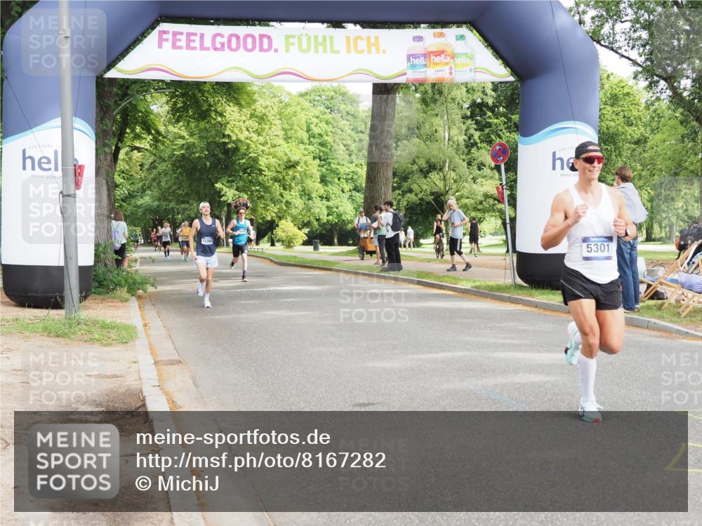 29.06.2025 - hella hamburg halbmarathon MichiJ http://msf.ph/oto/8167282 29.06.2025 10:14:21 Zwischen KM18-KM19 5301, 9385, 11194, 19078 meine-sportfotos.de