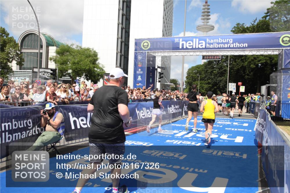 29.06.2025 - hella hamburg halbmarathon Michael Strokosch http://msf.ph/oto/8167326 29.06.2025 11:41:22 Ziel 2302, 3165, 4311, 4964, 8635, 10818, 10939, 11876, 14654, 15190, 16532, 17423, 17807 meine-sportfotos.de